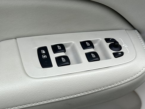 Used 2023 Volvo S60 B5 Plus w/ Climate Package image 12