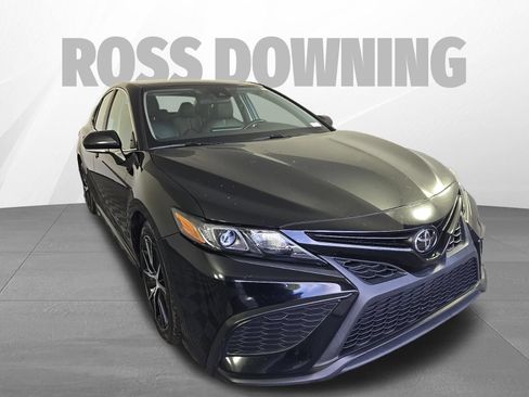 Used 2024 Toyota Camry SE FWD image 3