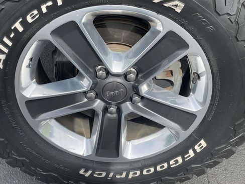 Used 2018 Jeep Wrangler Unlimited Sahara image 9