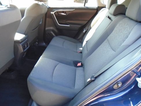Used 2021 Toyota RAV4 XLE FWD image 10
