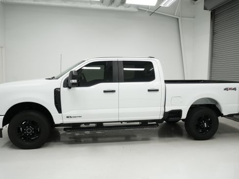 Used 2023 Ford F250 4x4 Crew Cab Super Duty image 5