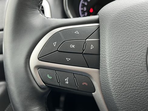 Used 2021 Jeep Grand Cherokee Laredo X AWD/4WD image 24