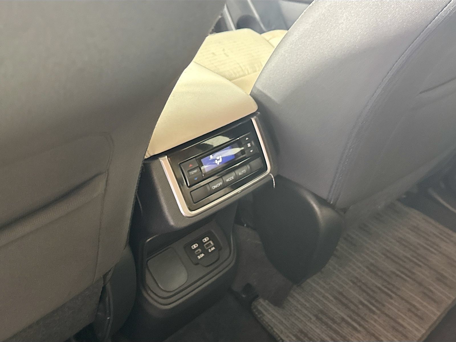 Used 2023 Subaru Ascent Premium w/ Convenience Package AWD/4WD image 24