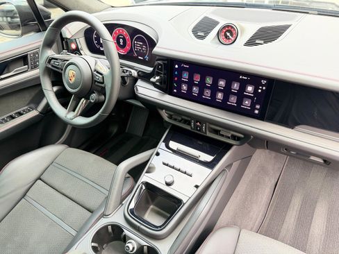 Used 2025 Porsche Cayenne GTS image 46