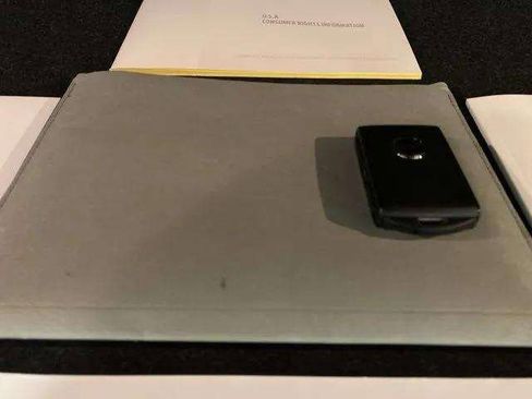 Used 2025 Volvo XC40 B5 Core image 88