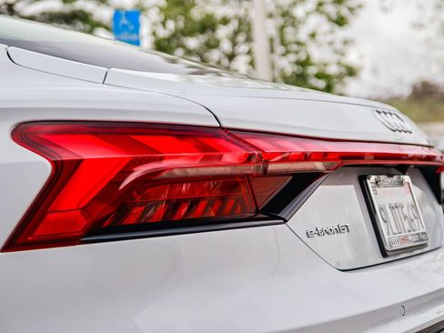 Used 2024 Audi e-tron GT Premium Plus image 7