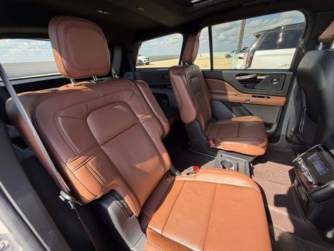 Used 2022 Lincoln Aviator Reserve w/ Equipment Group 201A RWD image 17
