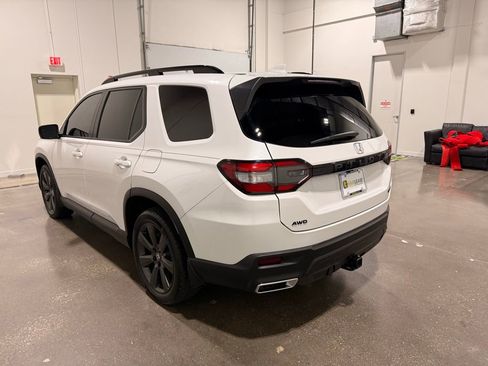 Used 2025 Honda Pilot Sport image 7