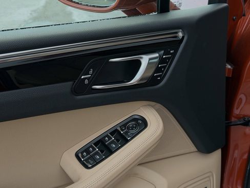 Used 2025 Porsche Macan image 22