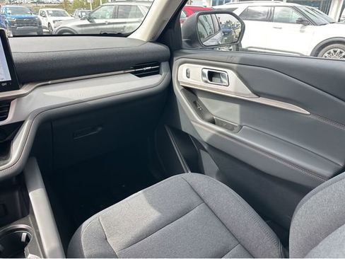 New 2026 Ford Explorer Active RWD image 14