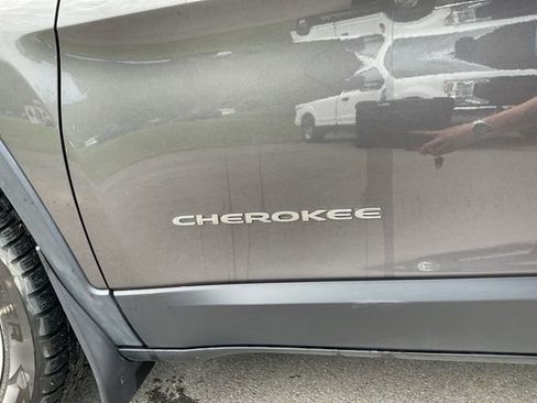 Used 2020 Jeep Cherokee Limited AWD/4WD image 21