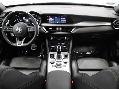 Used 2022 Alfa Romeo Stelvio Veloce image 19
