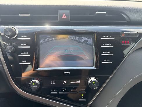 Used 2020 Toyota Camry SE FWD image 19