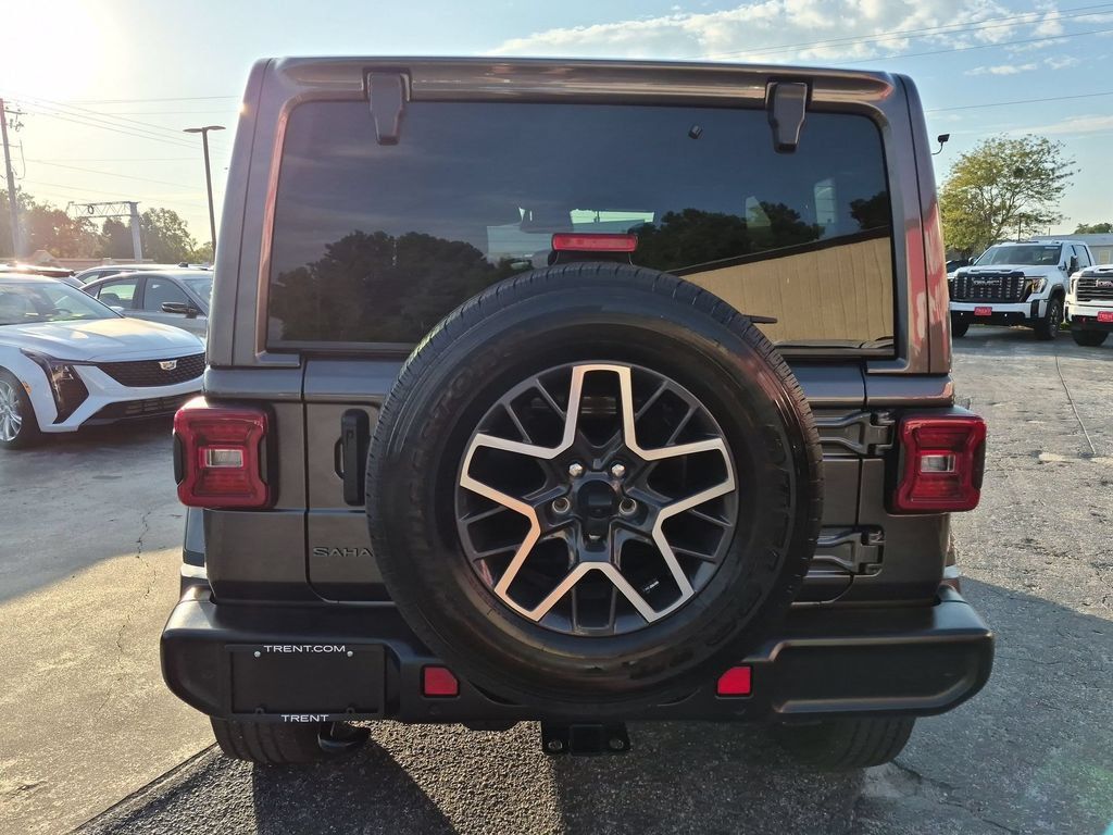 Used 2026 Jeep Wrangler Unlimited Sahara AWD/4WD image 3