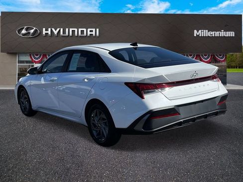 Certified 2024 Hyundai Elantra SEL FWD image 5