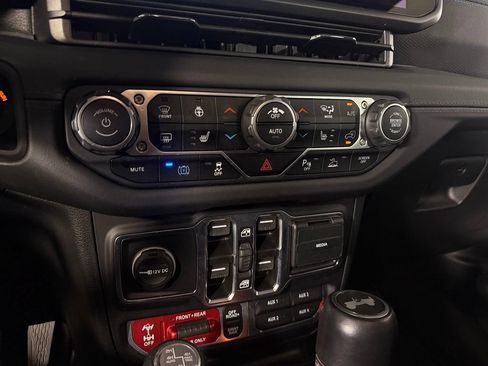 Used 2024 Jeep Wrangler Unlimited Rubicon 4xe AWD/4WD image 20