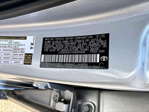 Used 2025 Toyota Prius LE FWD image 36