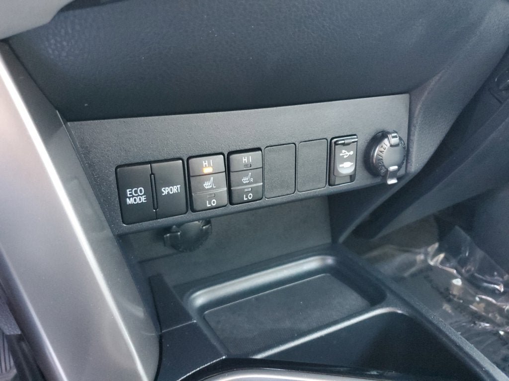 Used 2017 Toyota RAV4 Limited w/ Advanced Technology Package AWD/4WD image 32