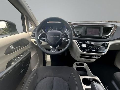 Used 2023 Chrysler Voyager LX FWD image 8