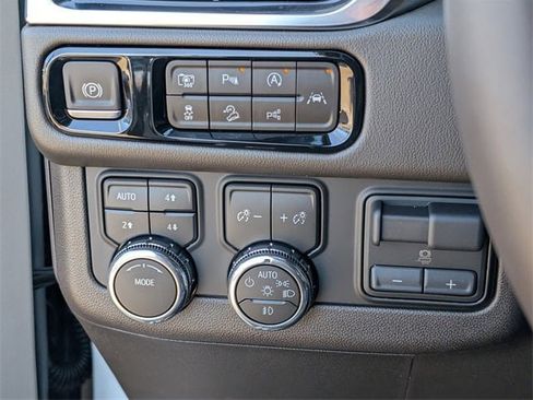 New 2026 GMC Yukon XL Elevation image 18