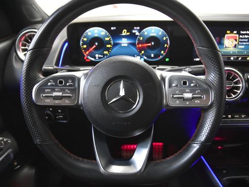 Used 2023 Mercedes-Benz GLB 250 image 19