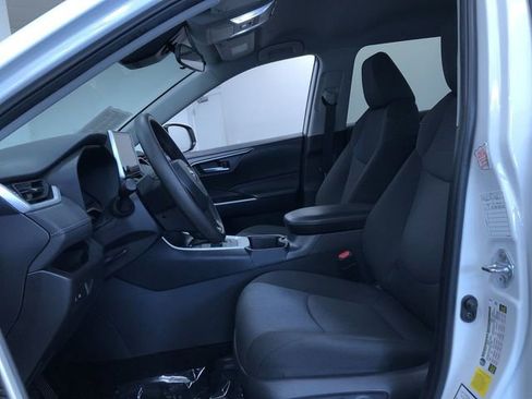 Used 2025 Toyota RAV4 XLE AWD/4WD image 19