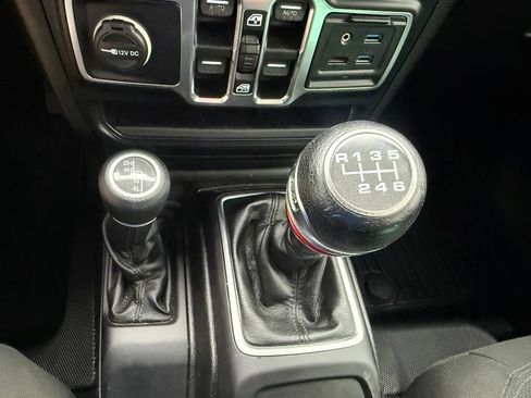 Used 2019 Jeep Wrangler Unlimited Sport S AWD/4WD image 15