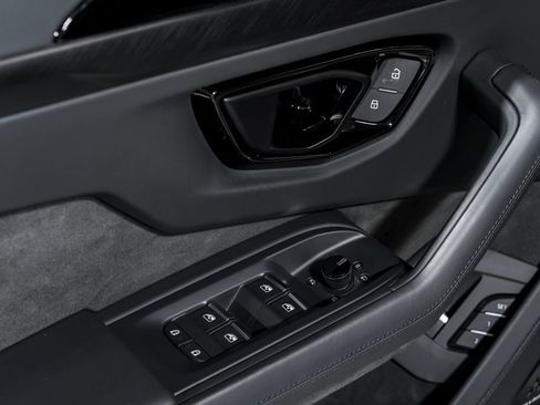 Used 2025 Lamborghini Urus SE AWD/4WD image 10