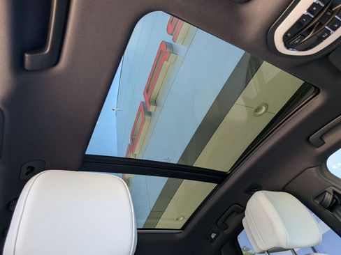 Used 2025 Porsche Macan image 27