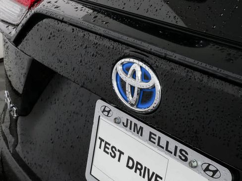 Used 2021 Toyota RAV4 XLE w/ Convenience Package image 34