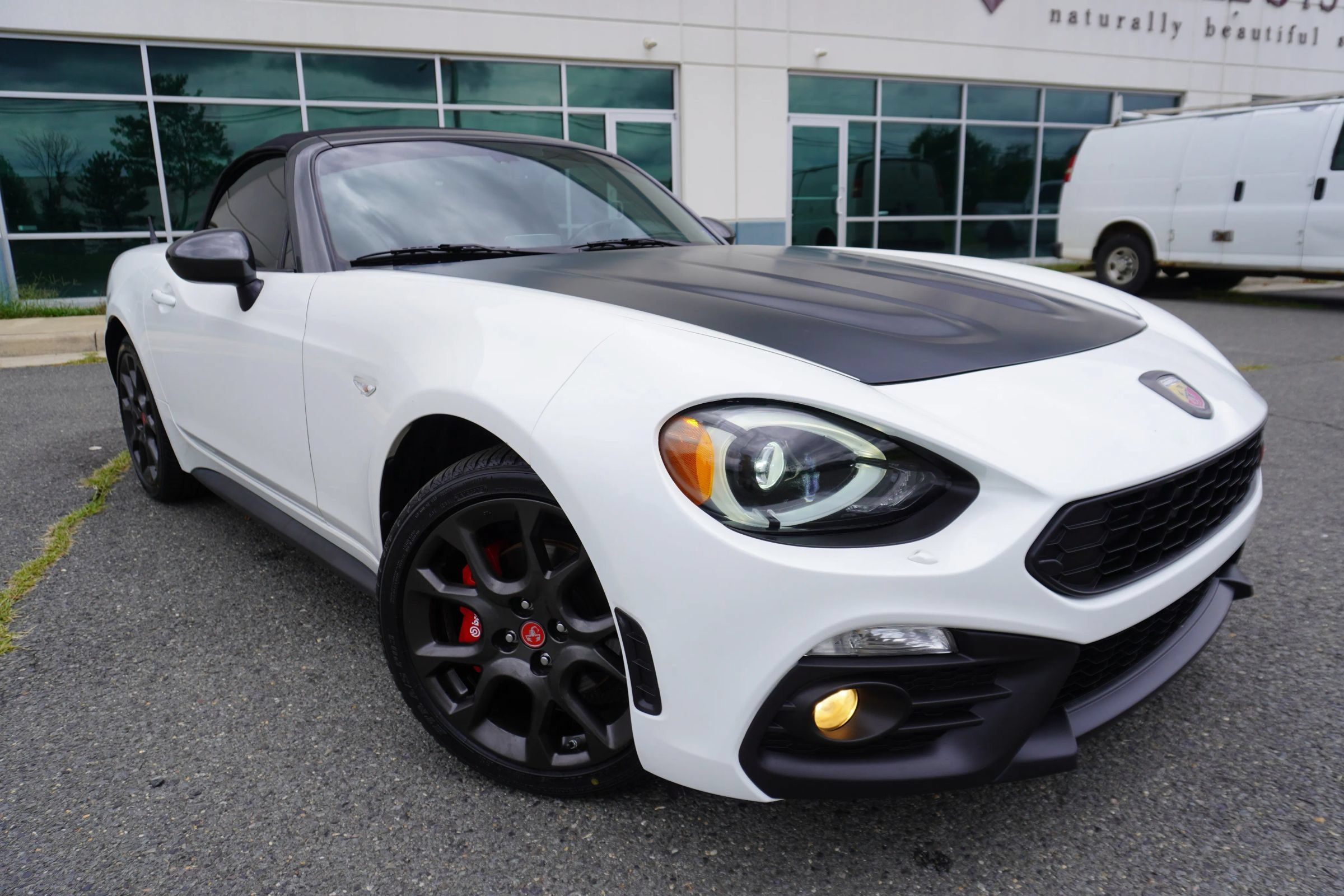 Used 2018 FIAT 124 Spider Abarth w/ Convenience Group RWD image 1
