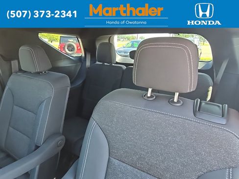 Used 2025 Chevrolet Traverse LT image 13