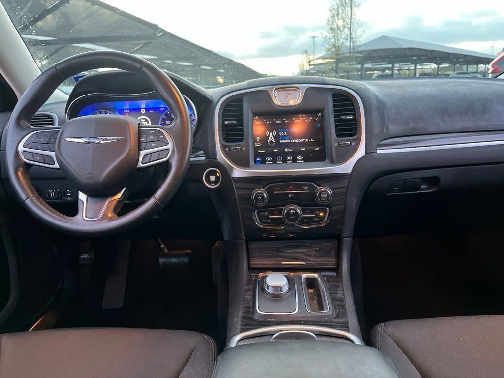 Used 2020 Chrysler 300 Touring w/ Chrome Appearance Package RWD image 14