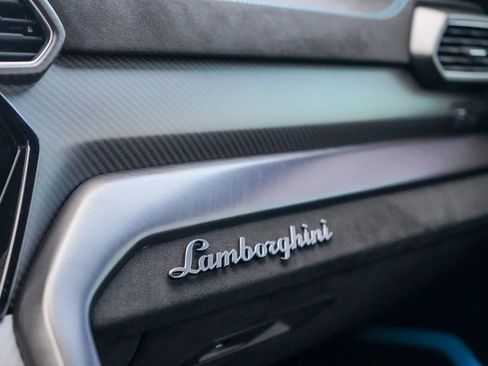 Used 2024 Lamborghini Urus Performante AWD/4WD image 48