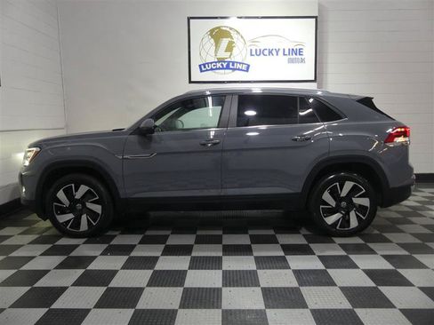 Used 2024 Volkswagen Atlas Cross Sport SE FWD image 7