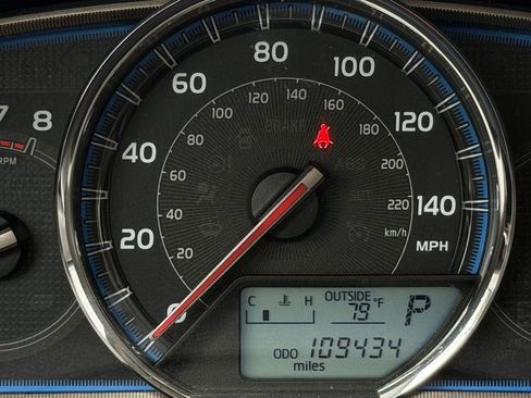 Used 2015 Toyota RAV4 Limited AWD/4WD image 25