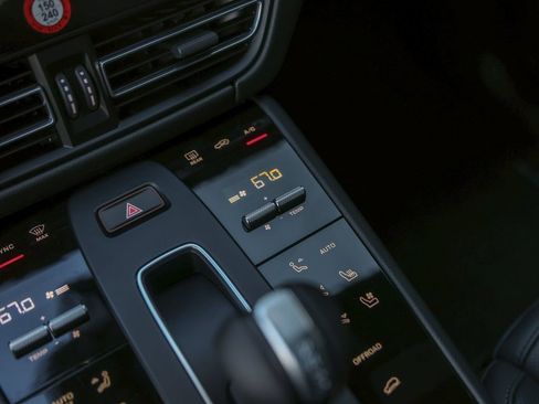 New 2026 Porsche Macan image 26