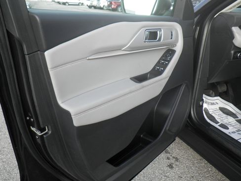 Certified 2025 Ford Explorer Active w/ Active Comfort Package image 14