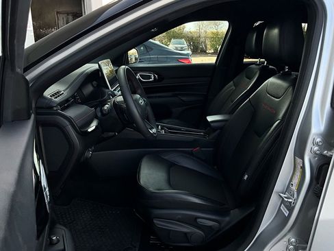 Used 2025 Jeep Compass Trailhawk image 10