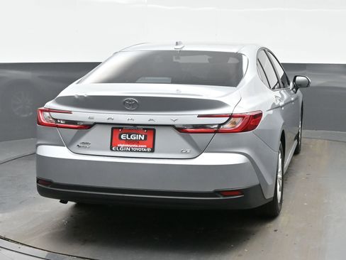 Used 2025 Toyota Camry LE image 5