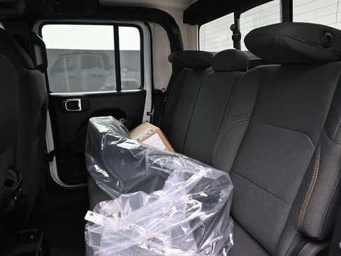 New 2025 Jeep Gladiator Sport image 14