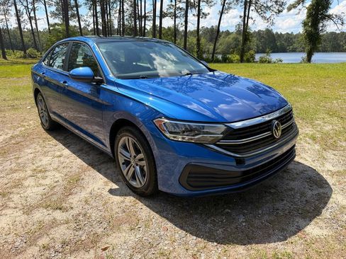 Used 2024 Volkswagen Jetta SE FWD image 7