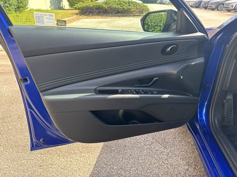 Used 2025 Hyundai Elantra Sport FWD image 10