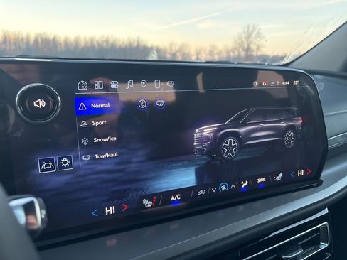 New 2025 Chevrolet Traverse LT w/ Midnight/Sport Edition image 29