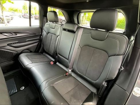 New 2025 Jeep Grand Cherokee Altitude image 13