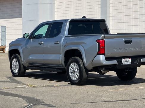 Used 2025 Toyota Tacoma SR5 w/ SR5 Upgrade Package image 7