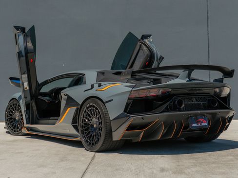 Used 2019 Lamborghini Aventador SVJ AWD/4WD image 11