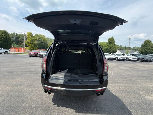 Used 2022 Chevrolet Tahoe High Country w/ Premium Package AWD/4WD image 28