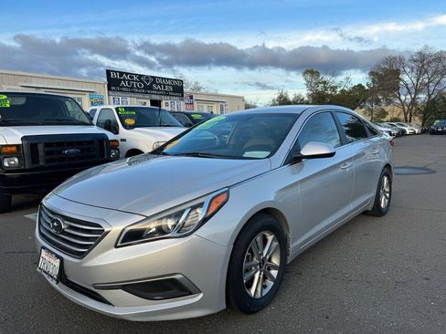 Used 2016 Hyundai Sonata SE FWD image 1