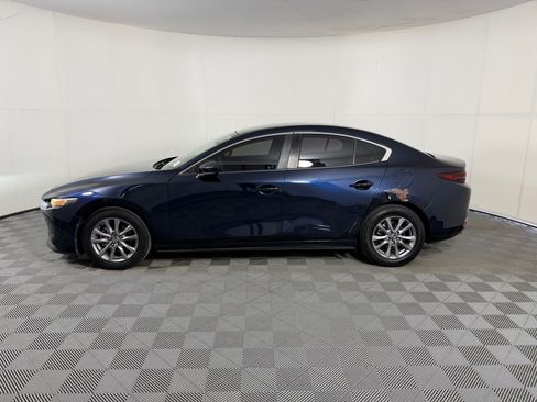 Used 2020 MAZDA MAZDA3 Sedan FWD image 2